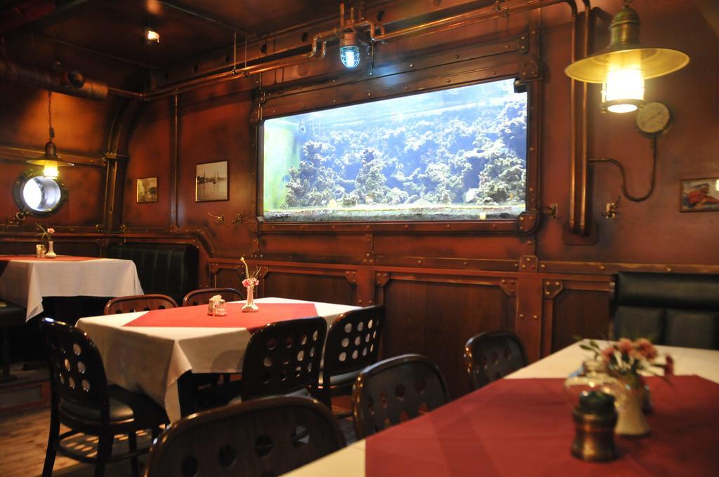 U-Nautic Restaurant & Pension Waren  Buitenkant foto
